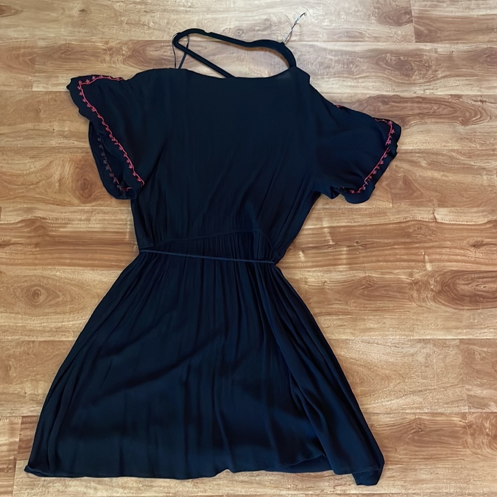 Forever21 plus Size Black Embroidered Dress Size 0X - Picture 3 of 3